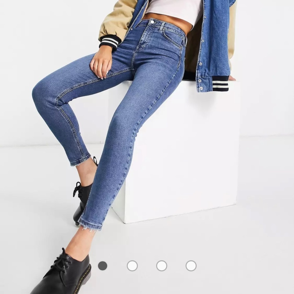 TOPSHOP JAMIE HIGH RISE JEANS WITH ABRADED HEM S:26